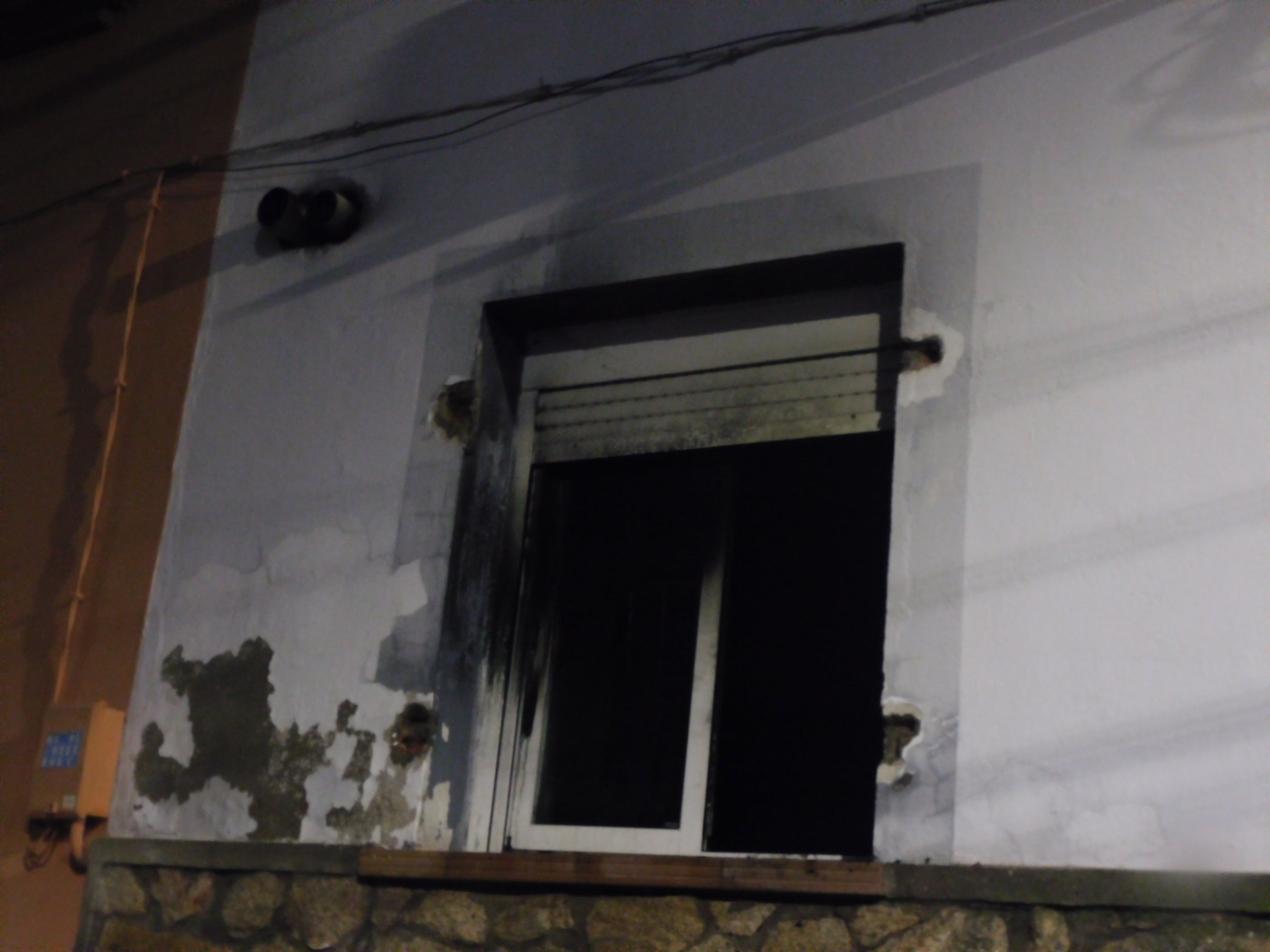 El hombre ha sido rescatado por esta ventana