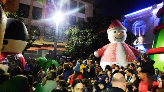 Villancicos y chocolate con churros para abrir la Navidad