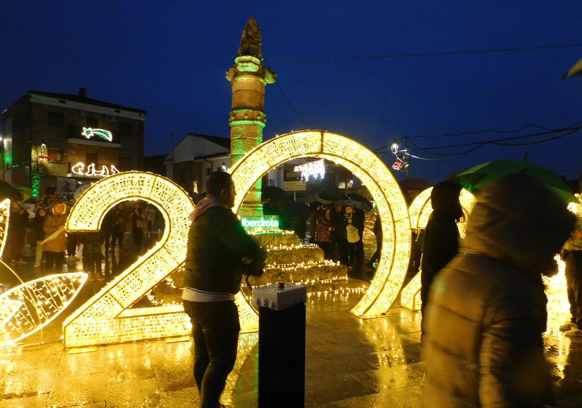 Momento del encendido de la iluminación festiva