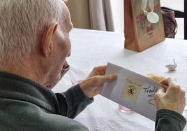 Grandes Amigos reúne en una comida navideña personas mayores y voluntarias