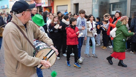 Zambombada con escolares, mercado y pista de hielo en los días previos a la Navidad