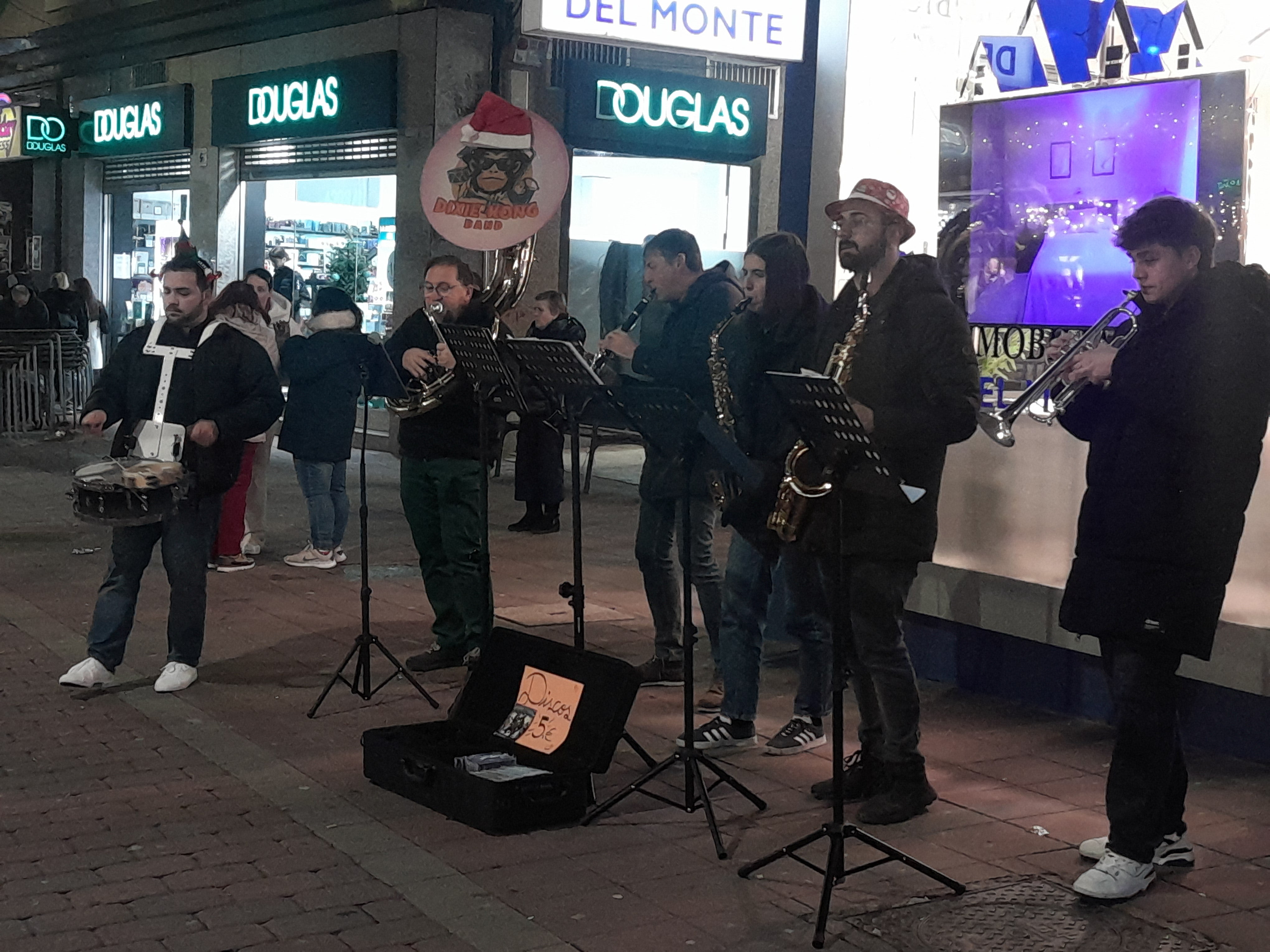 La Dixie Kong Band en la zona peatonal
