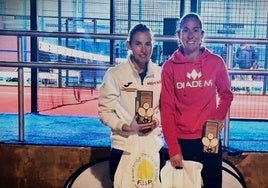 Las hermanas Fernández, campeonas regionales de pádel