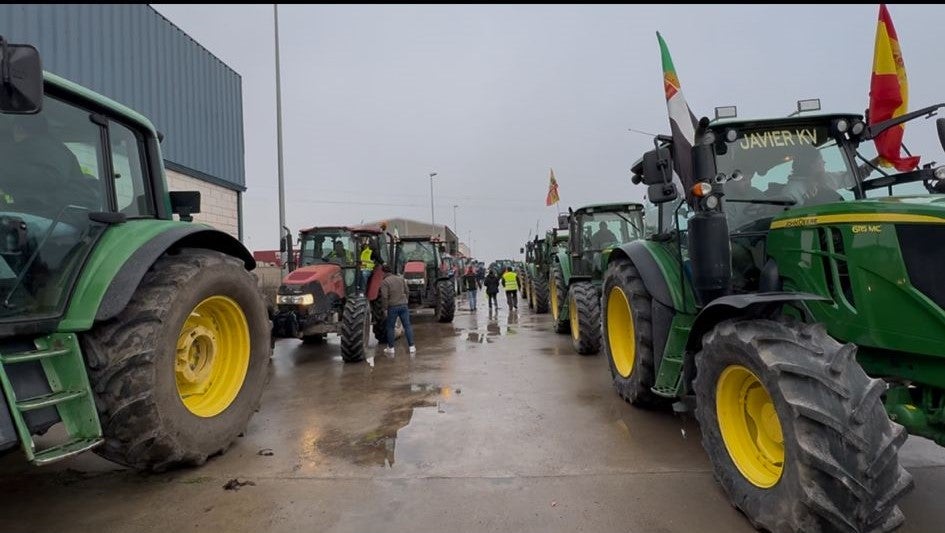 Vehículos preparados para iniciar la movilización