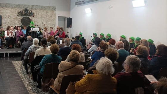 Se recogen firmas para crear una sede de la Universidad de Mayores
