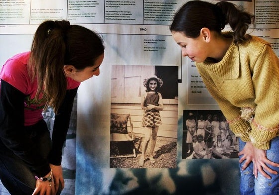 'Anna Frank, una historia vigente' permanecerá tres semanas en el IES Zurbarán