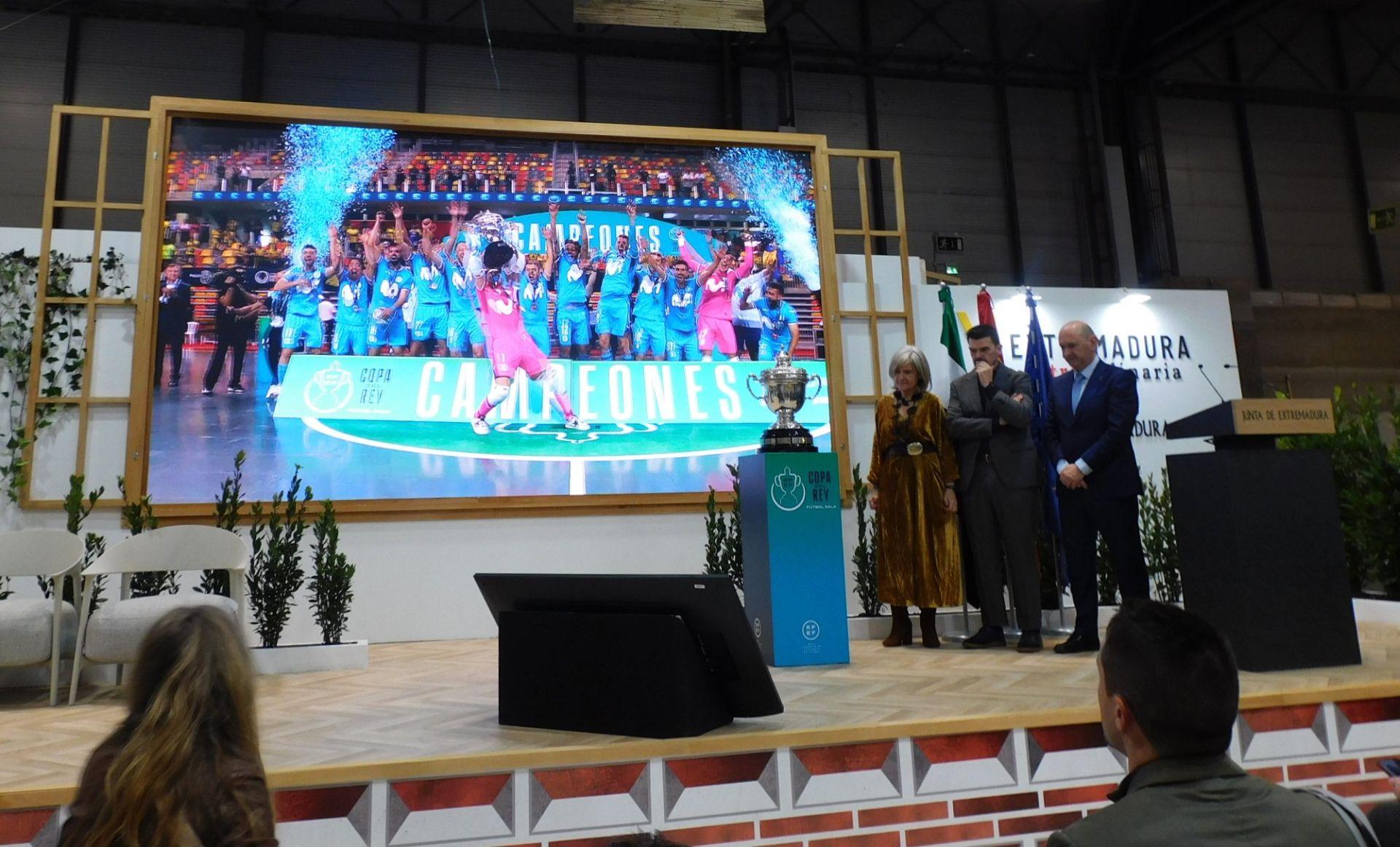 El Campo Arañuelo promociona turismo y folklore en la FITUR