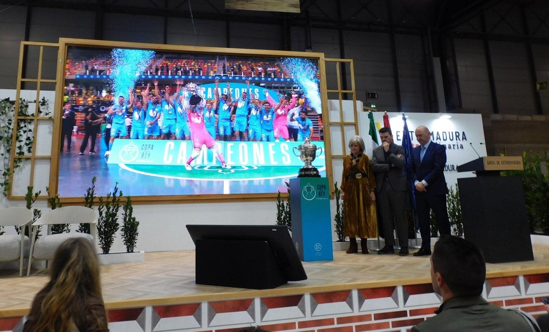 El Campo Arañuelo promociona turismo y folklore en la FITUR