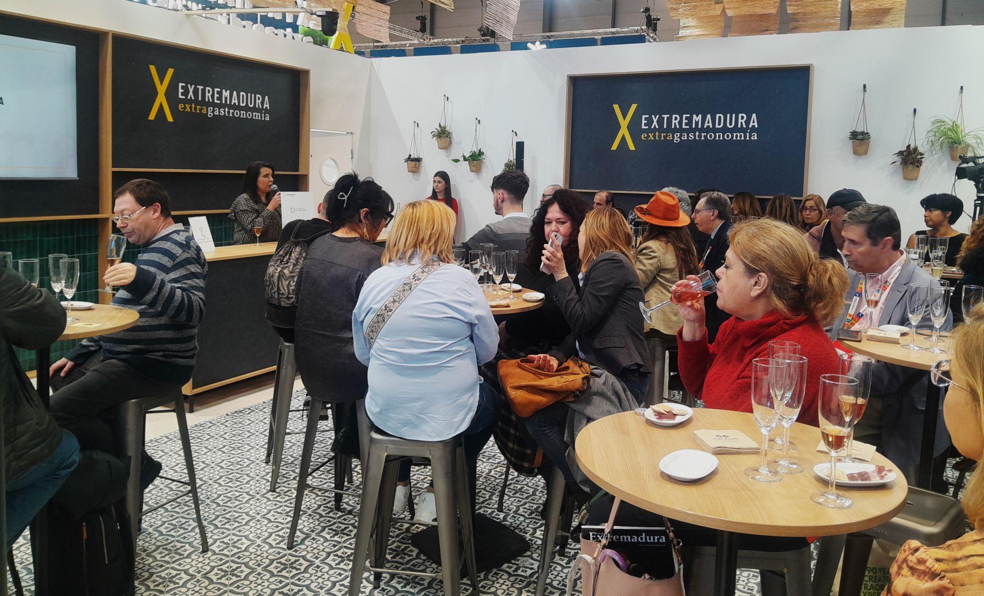 El Campo Arañuelo promociona turismo y folklore en la FITUR