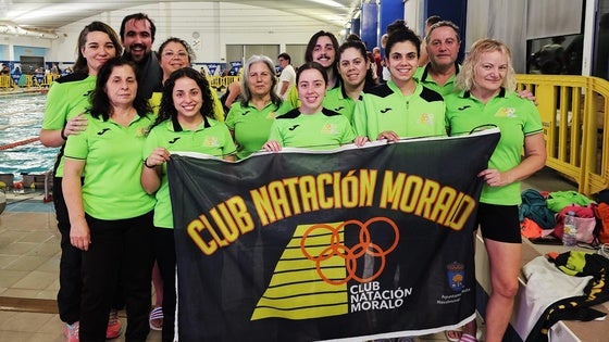 Gran actuación del equipo máster del Club Natación Moralo en el Trofeo de Invierno