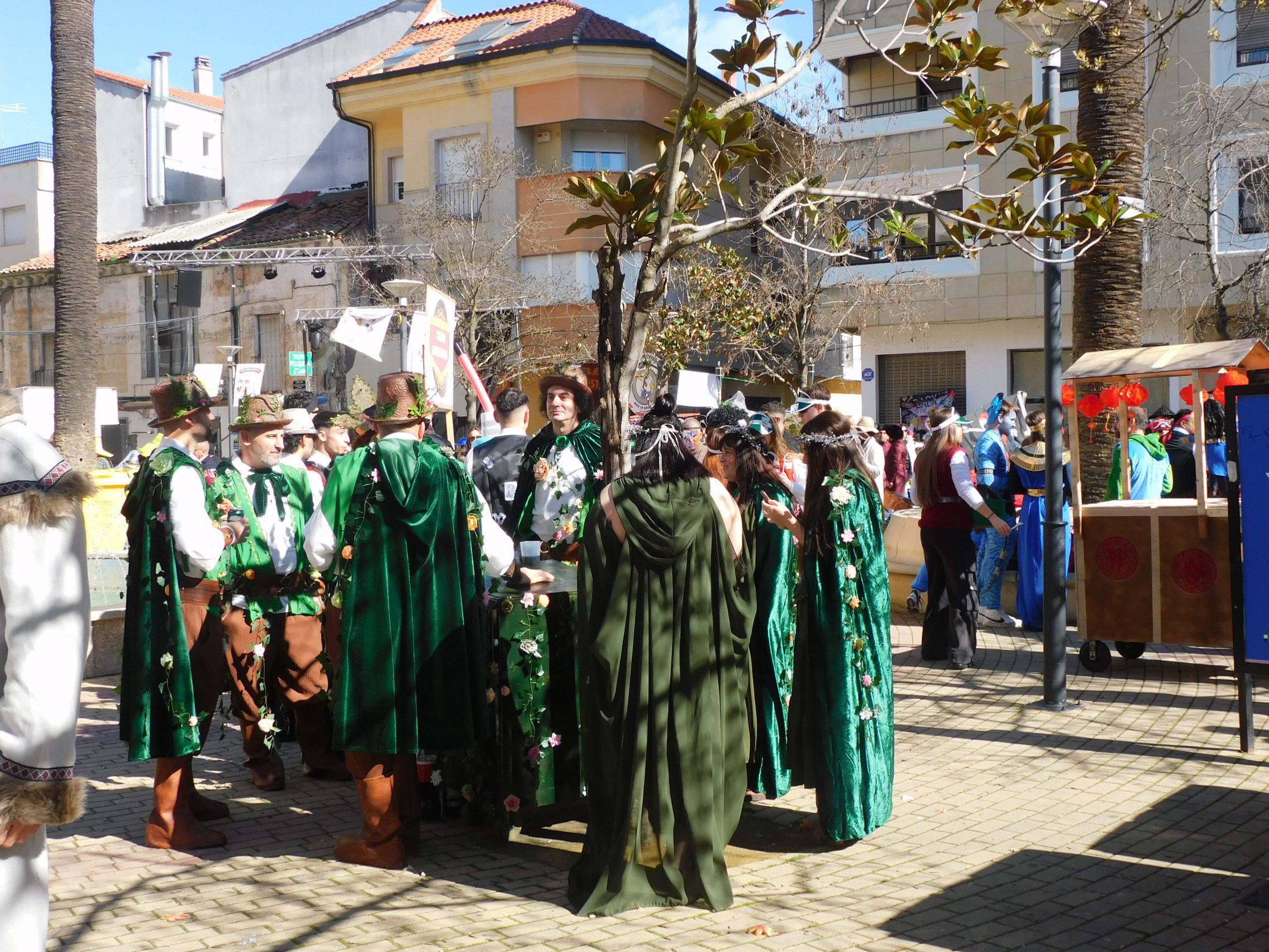 Cerca de 150 grupos pasan por el 'Cómete el Carnavalmoral'