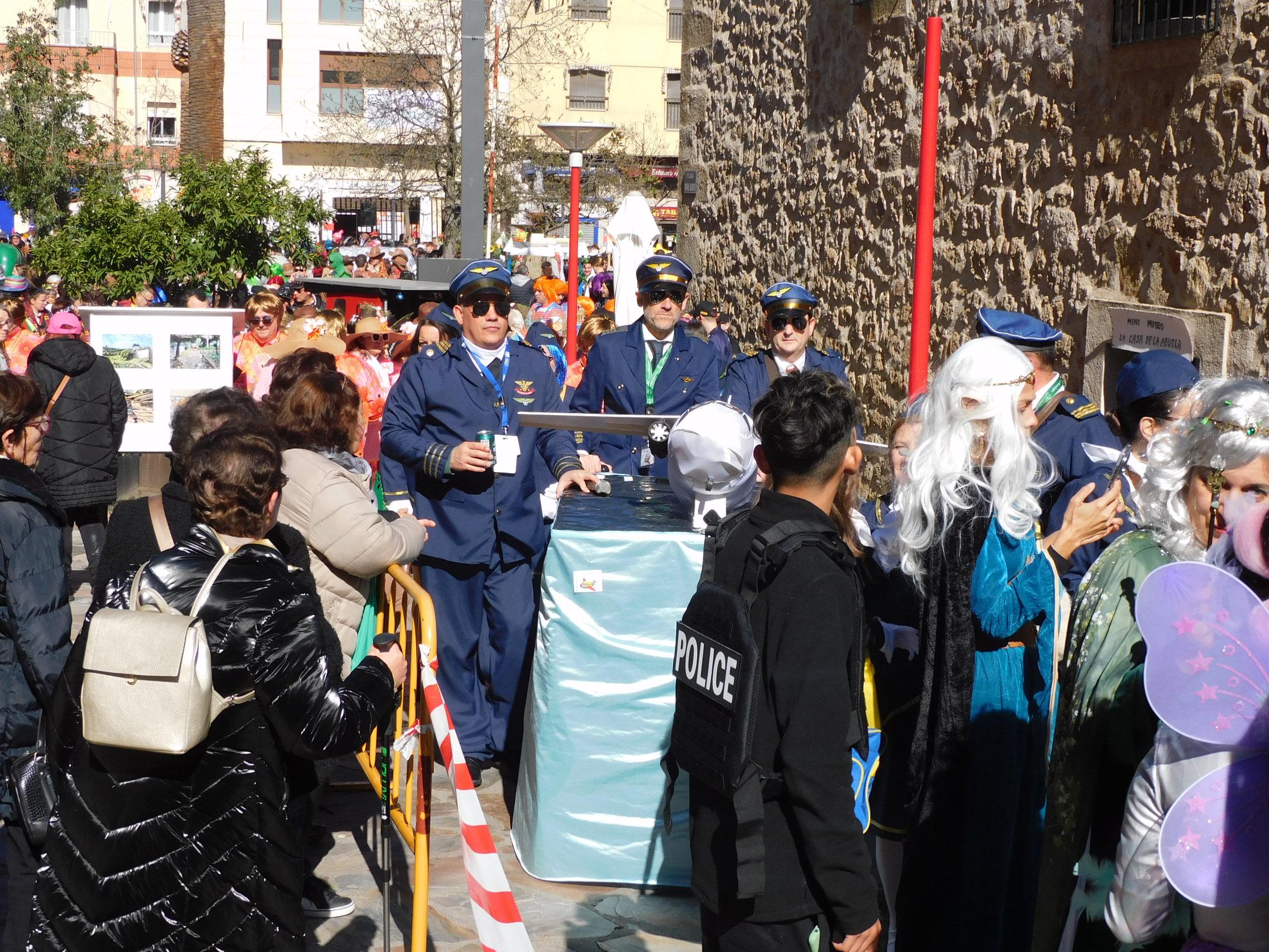 Cerca de 150 grupos pasan por el 'Cómete el Carnavalmoral'