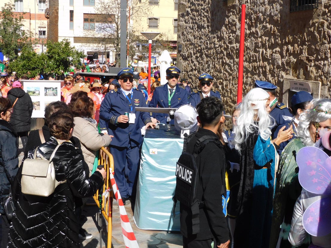 Cerca de 150 grupos pasan por el 'Cómete el Carnavalmoral'