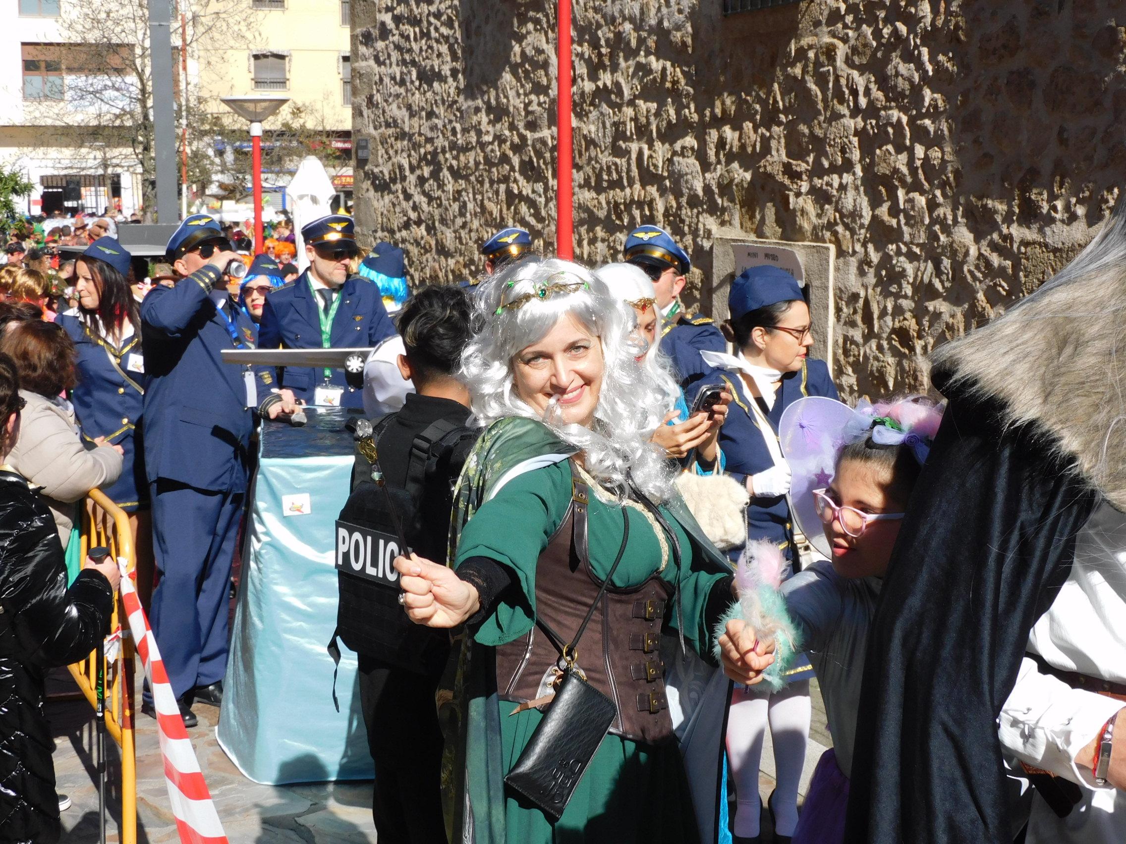 Cerca de 150 grupos pasan por el 'Cómete el Carnavalmoral'