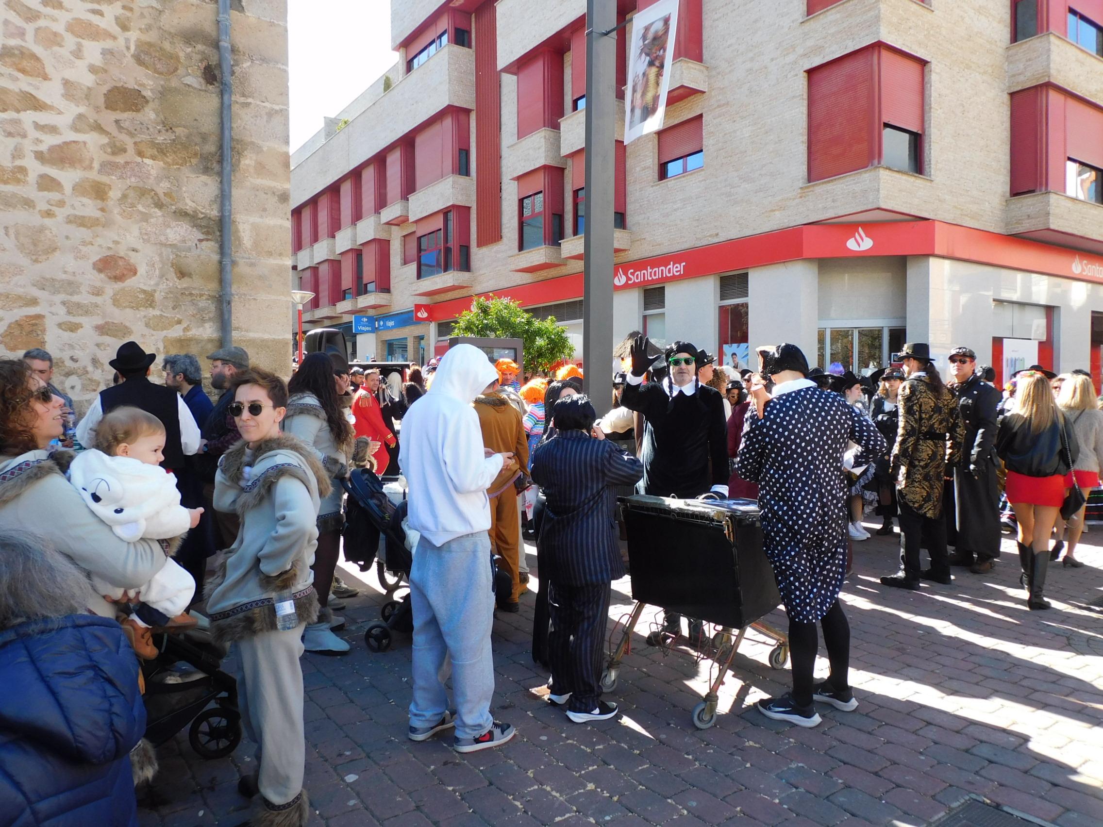 Cerca de 150 grupos pasan por el 'Cómete el Carnavalmoral'