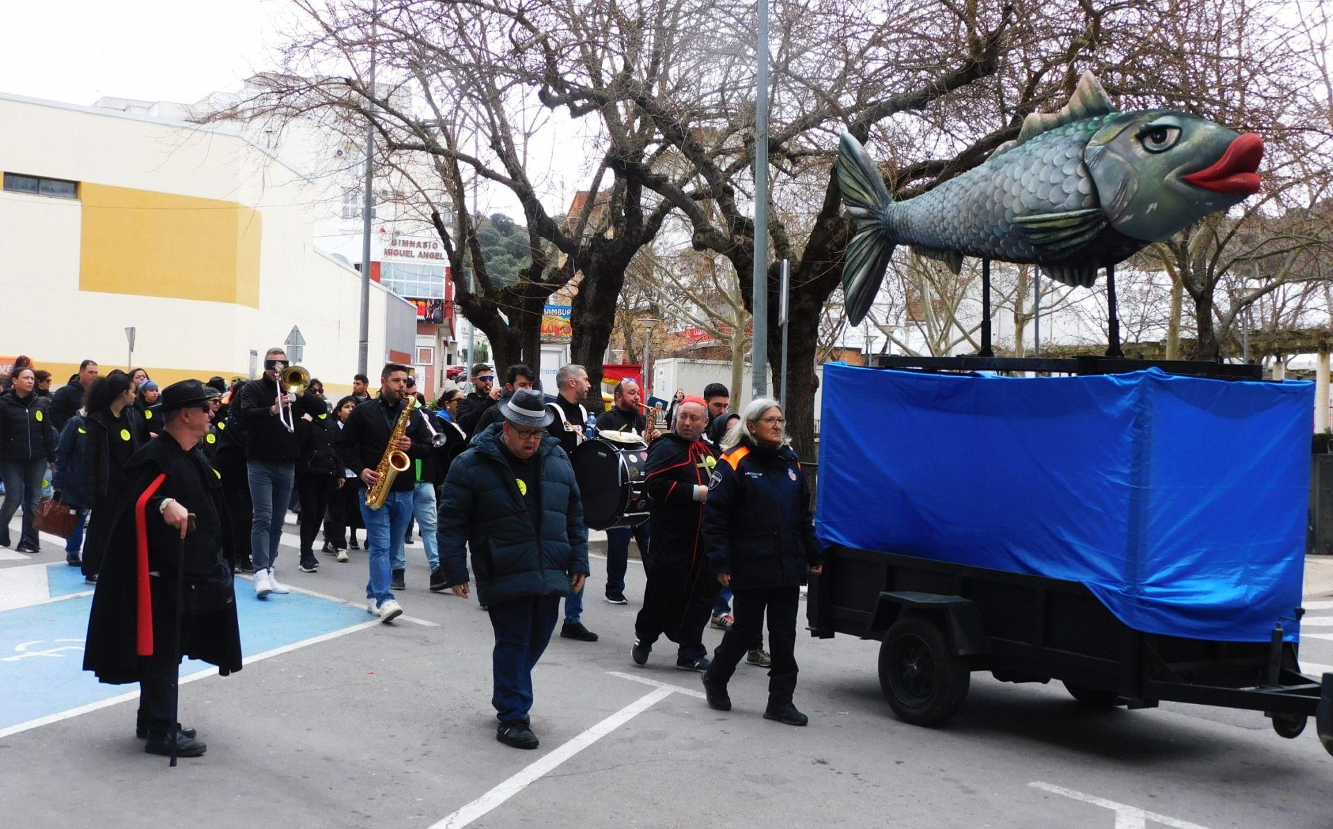 La sardina y los fuegos artificiales despiden, un año más, el Carnaval
