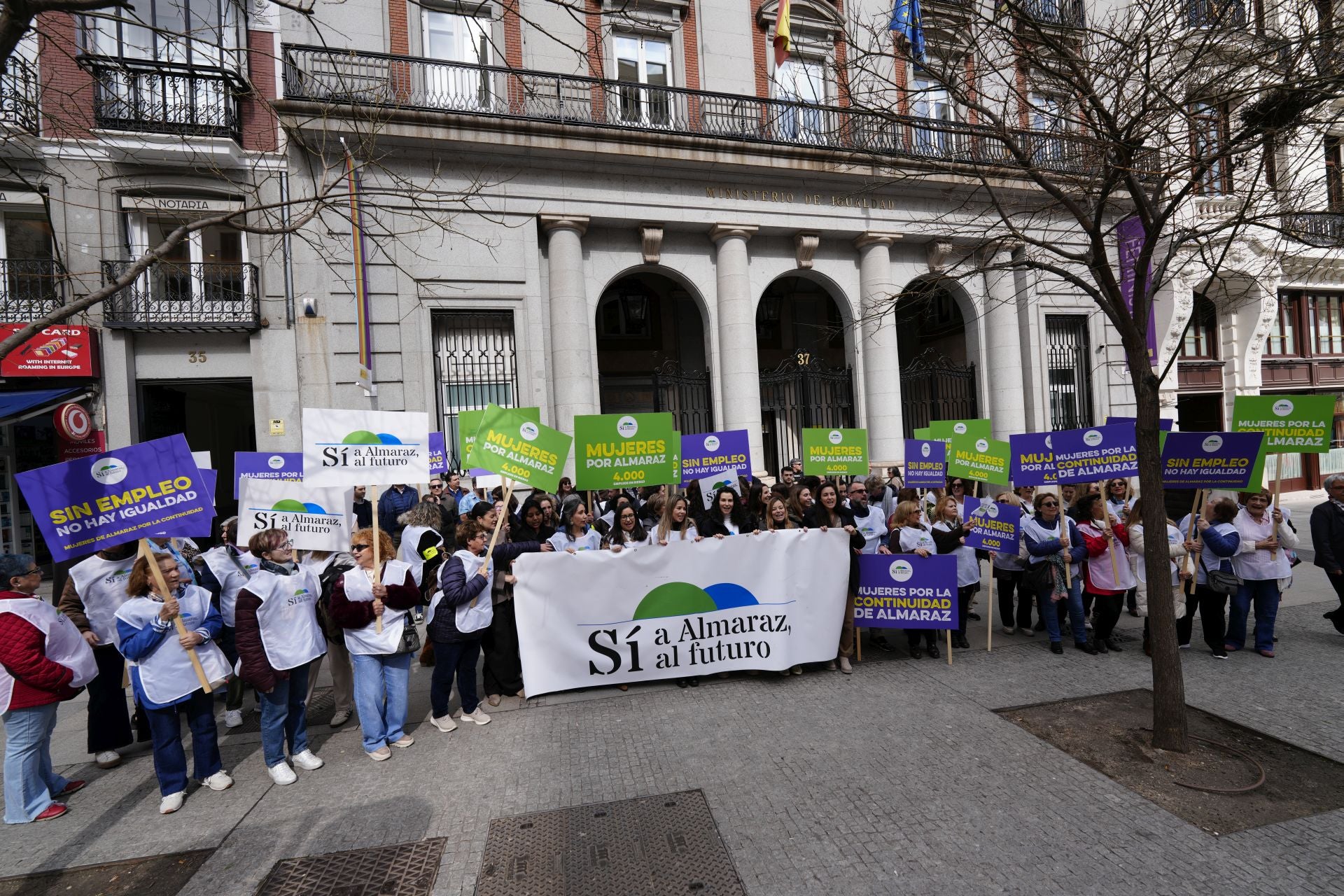 Las representantes del colectivo desplazadas a Madrid
