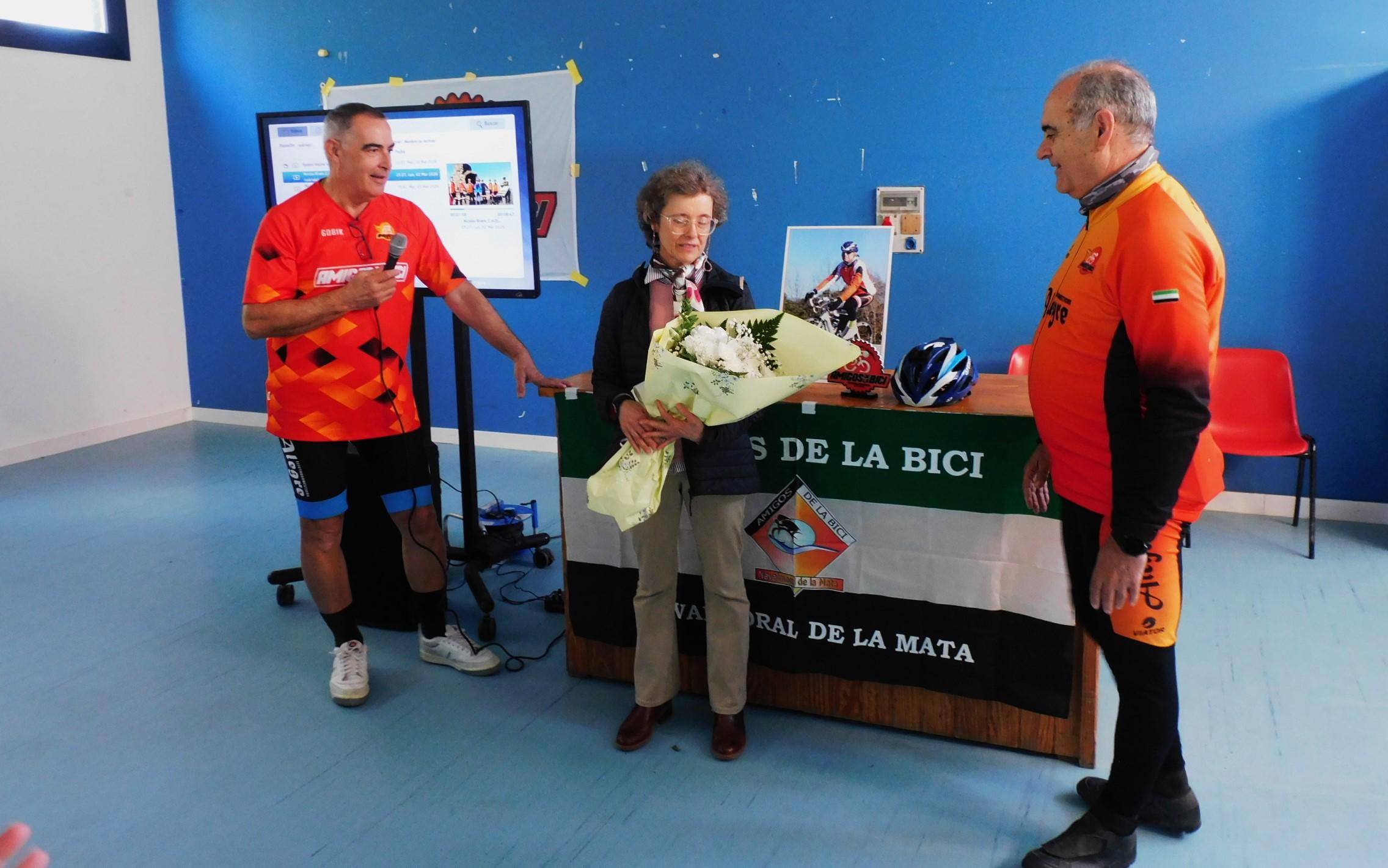 Emotivo homenaje a Nicolás Rivero de los Amigos de la Bici