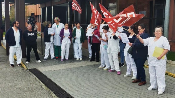 Los celadores del hospital no descartan la «exigencia de ceses»