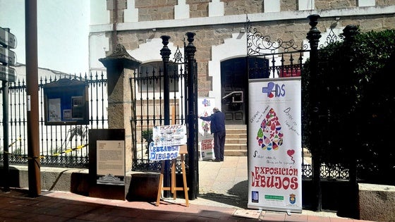 Charla, extracciones y exposición de dibujos, actividades de mayo de los donantes de sangre