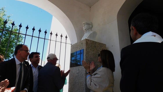 Don David, Hijo Adoptivo de Navalmoral, es recordado con un busto en la ermita de San Isidro