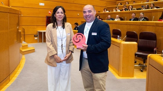 De cocinar en casa a triunfar en el Senado: David Gibello gana el Premio de Internet 2026
