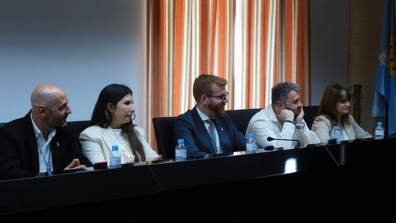 El PSOE muestra su apoyo a las trabajadoras sociales ante la situación de agravio denunciada en el pleno
