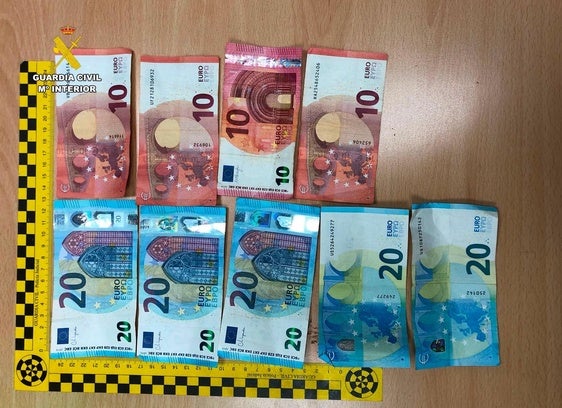 El autor del robo en la farmacia se lleva unos 240 euros, que destina a comprar droga