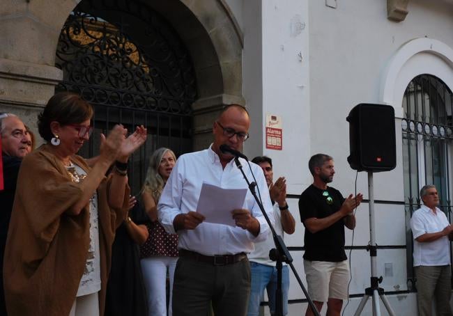 Hueso estuvo acompañado por la consejera de Industria, Energía, Ciencia y Territorio