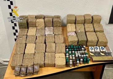 Acuden por presunta violencia de género y acaban localizando 27 kilos de hachís y distinta munición