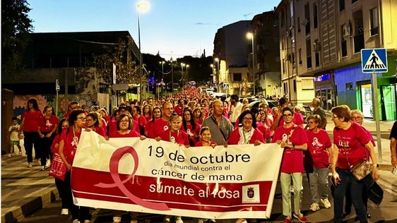 La XII Marcha Rosa reúne a cientos de vecinos y vecinas