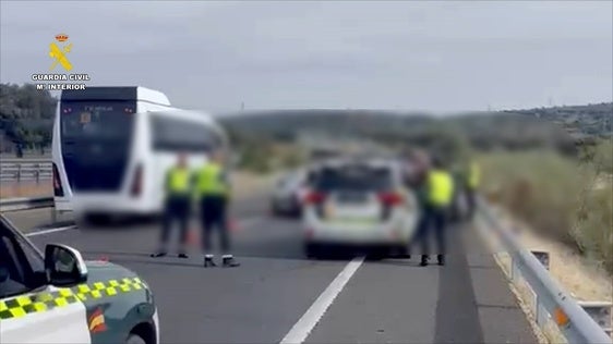 Detenido tras una peligrosa persecución por la A-5 y embestir a tres vehículos al salir del juzgado en Cáceres