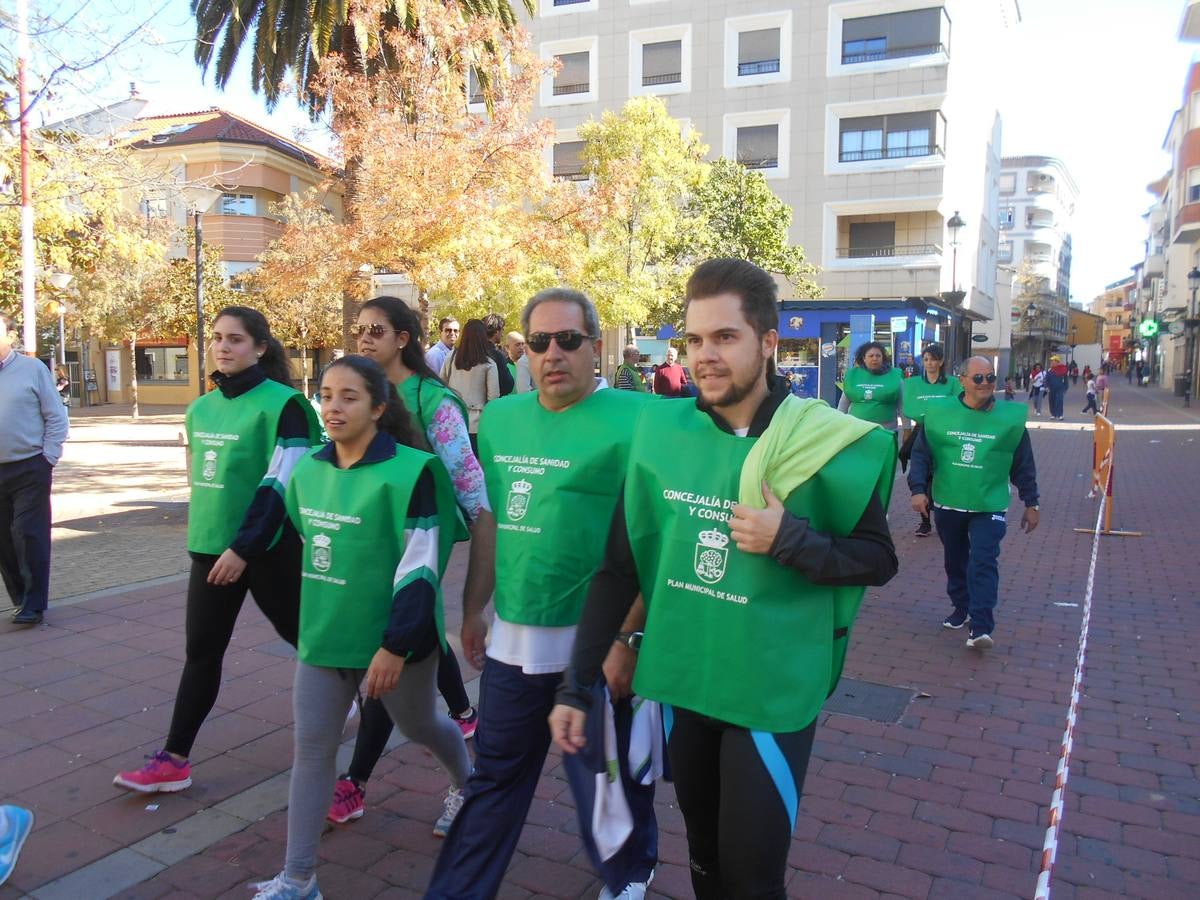 Nadadores, entrenadores y directivos del Club Matación Moralo en pleno maratón 