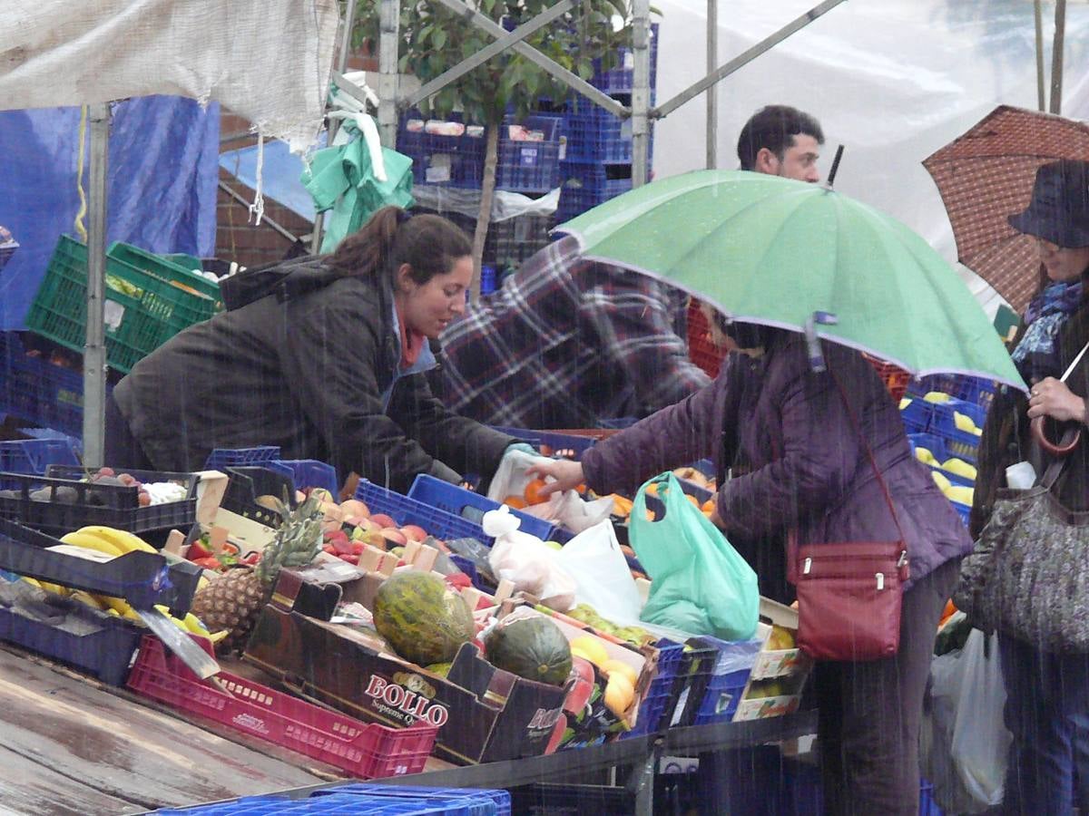 El pleno del jueves debatirá una moción conjunta de varios partidos sobre el traslado del mercadillo