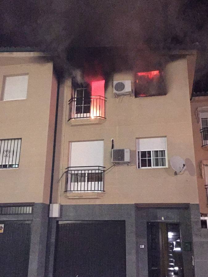Incendio en la Marcha Verde, en la calle Miguel Delibes