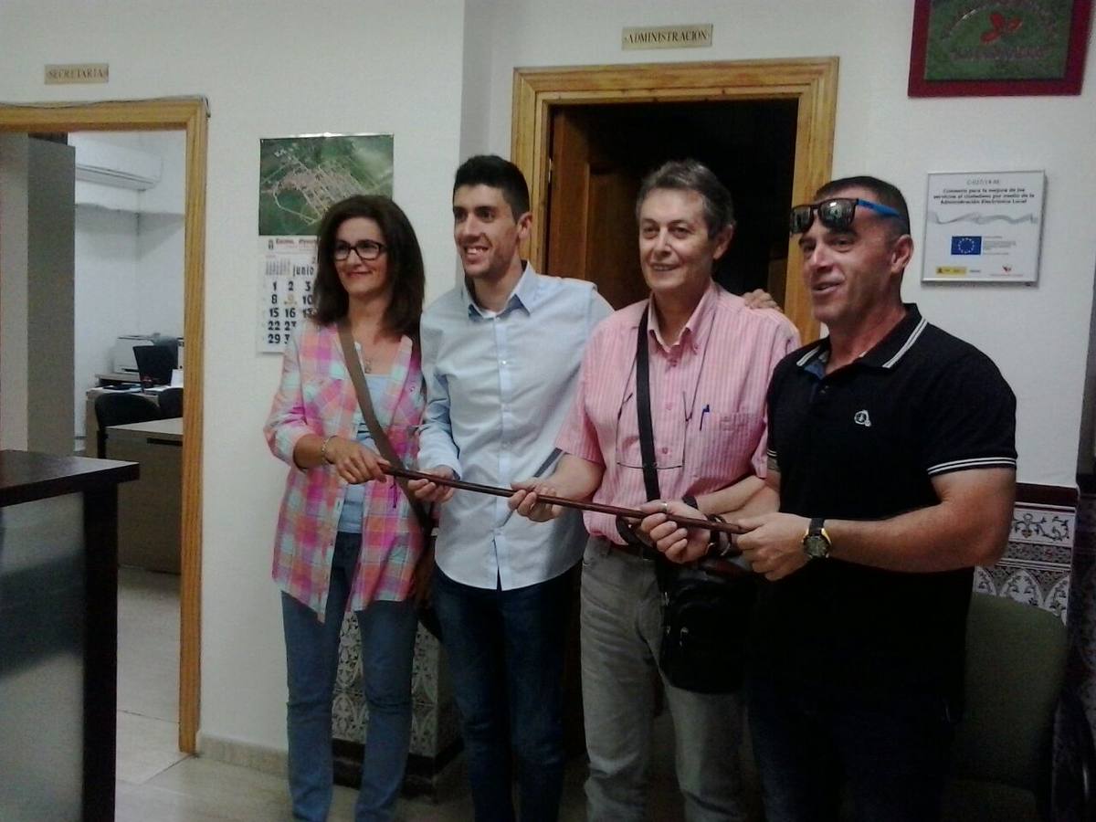 Cristian Bravo y Alfredo Marcos, en el centro, tras tomar posesión 