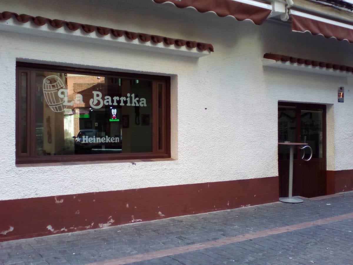 Los ladrones accedieron por la puerta de la calle Herreros 