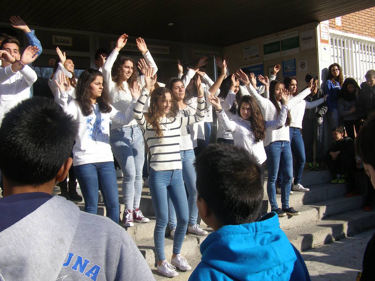 Coreografía de alumnos y alumnas de 4º de la ESO 