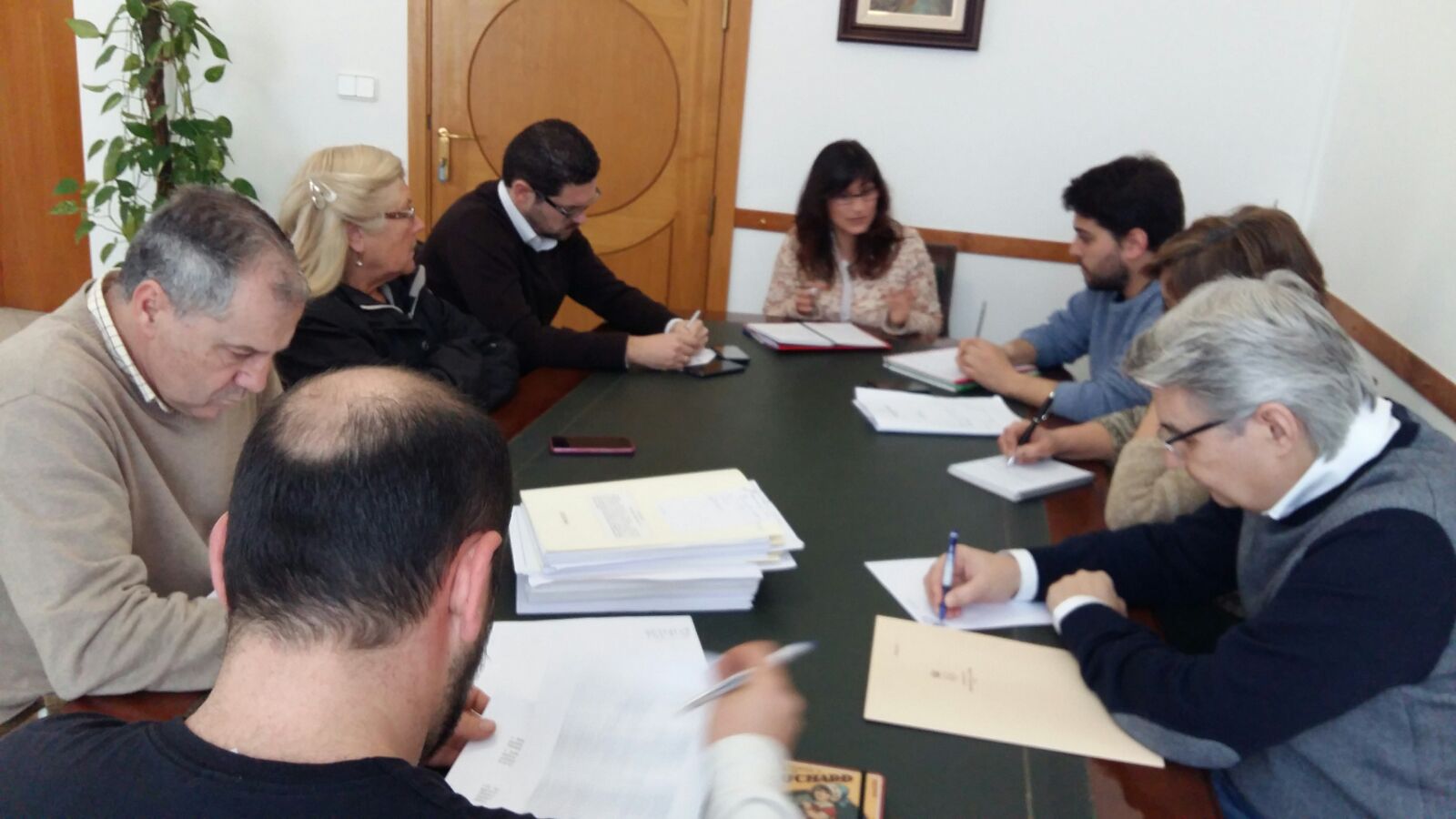 Junta de portavoces con la presencia de técnicos municipales 