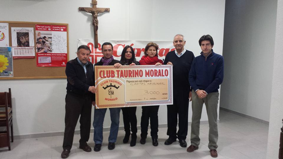 El Club Taurino Moralo entrega 3.000 euros a Cáritas por el tentadero benéfico