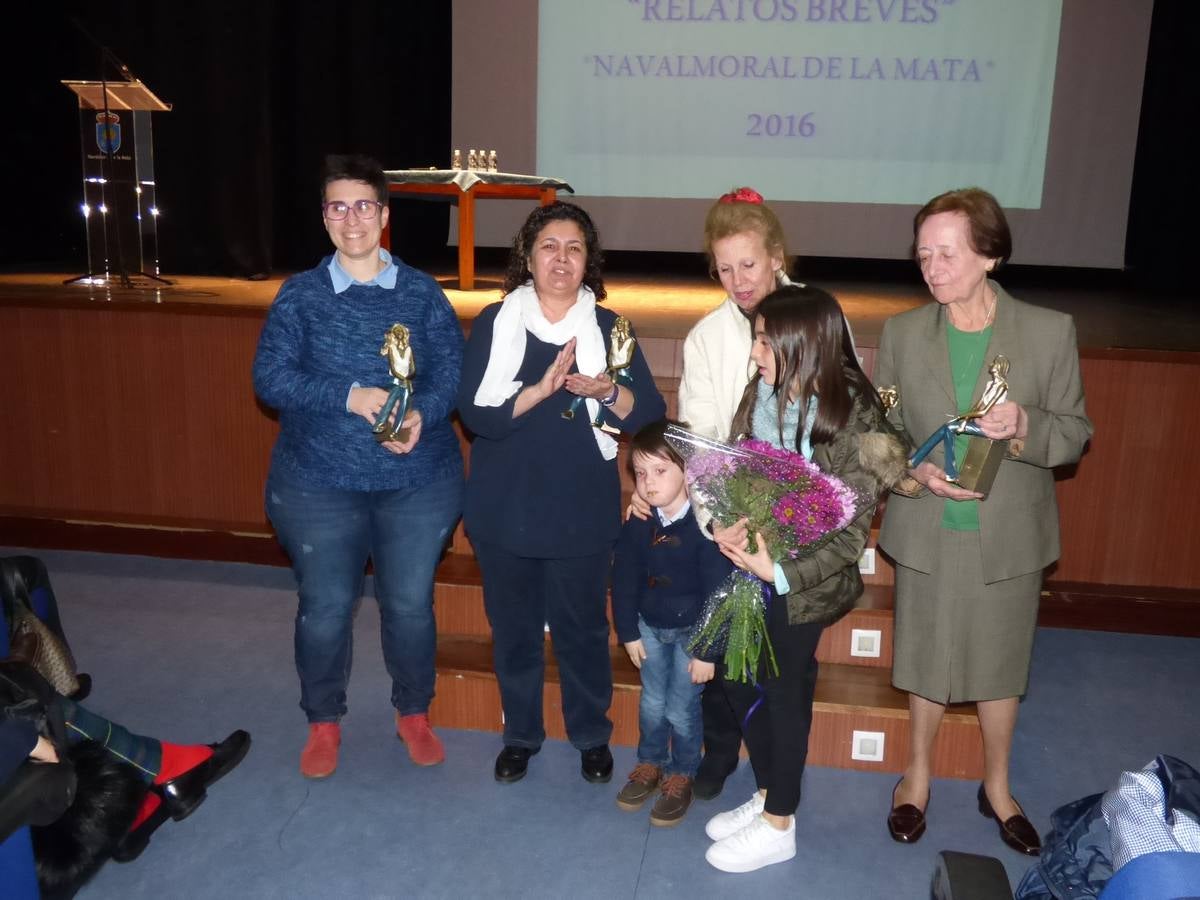 Marisa García, Adela Moreno, Pepita Marcos y Salud Recio reciben los I Premios Violeta