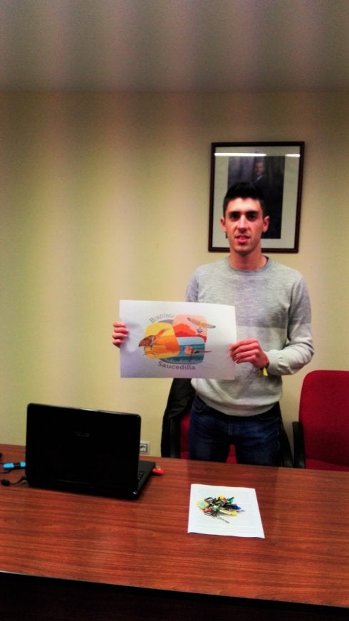 Cristian Bravo muestra el nuevo logotipo 