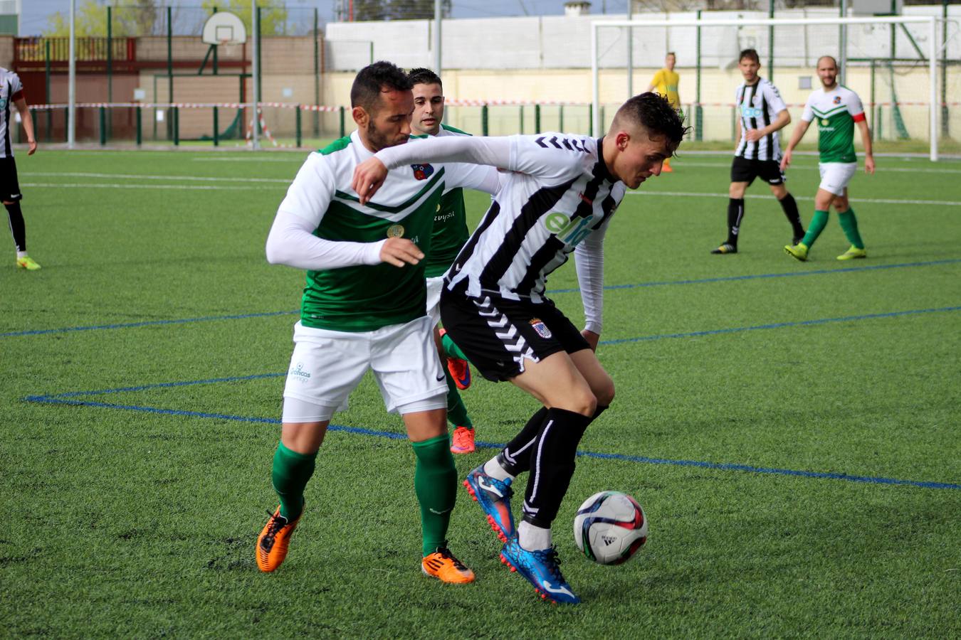El Moralo CP pasó en un minuto de poder empatar a encajar el tercer gol, 1-3