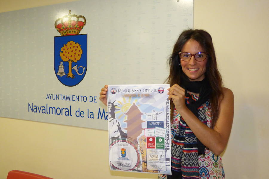 Nuria Flores en la presentación del campamento bilingüe 