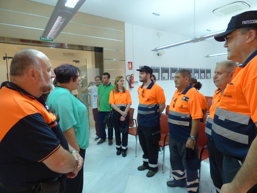 Voluntarios de Protección Civil en el salón de plenos 