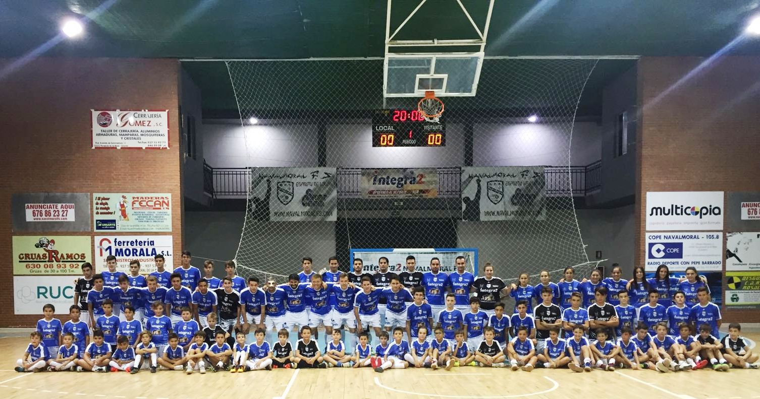 Presentación multitudinaria de la familia de Integra2 Navalmoral FS