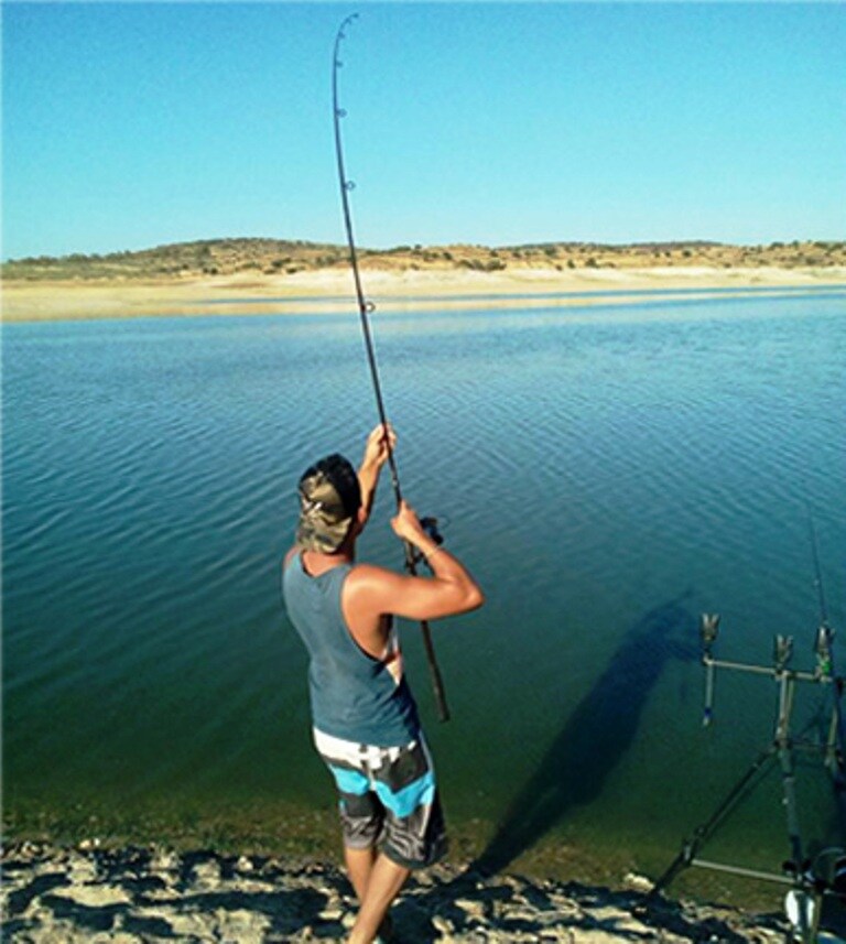 Una treintena de parejas de toda España disputan el I Concurso de Carpfishing de Boga