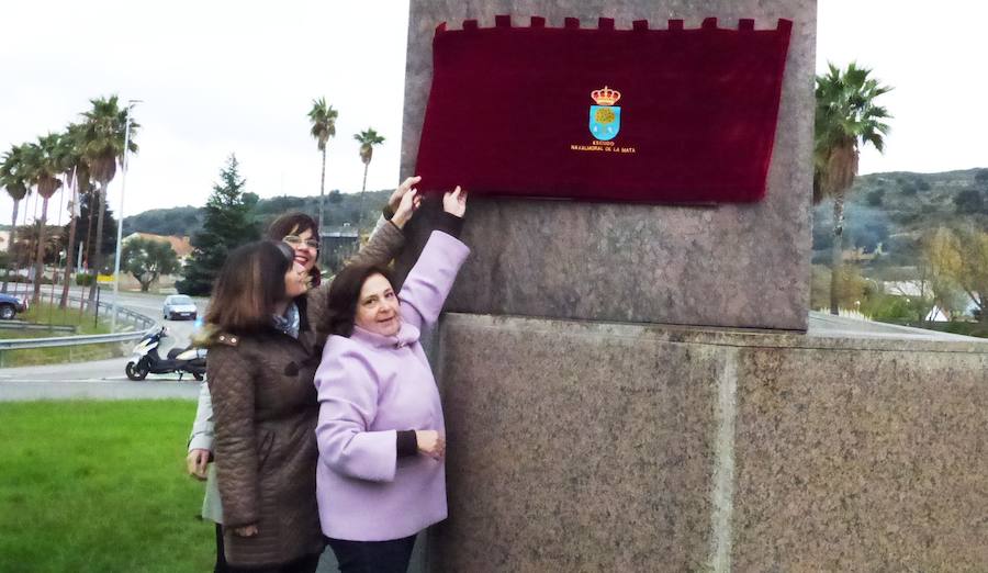 En primer plano Chelo Luque, presidenta de Mujeres que Ayudan 