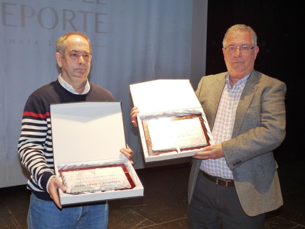 Mario Aragón y José Luis Paniagua, presidente de la Escuela Morala 