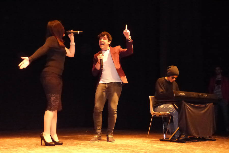 Maribel Rodríguez y Nano Rubio en plena actuación 